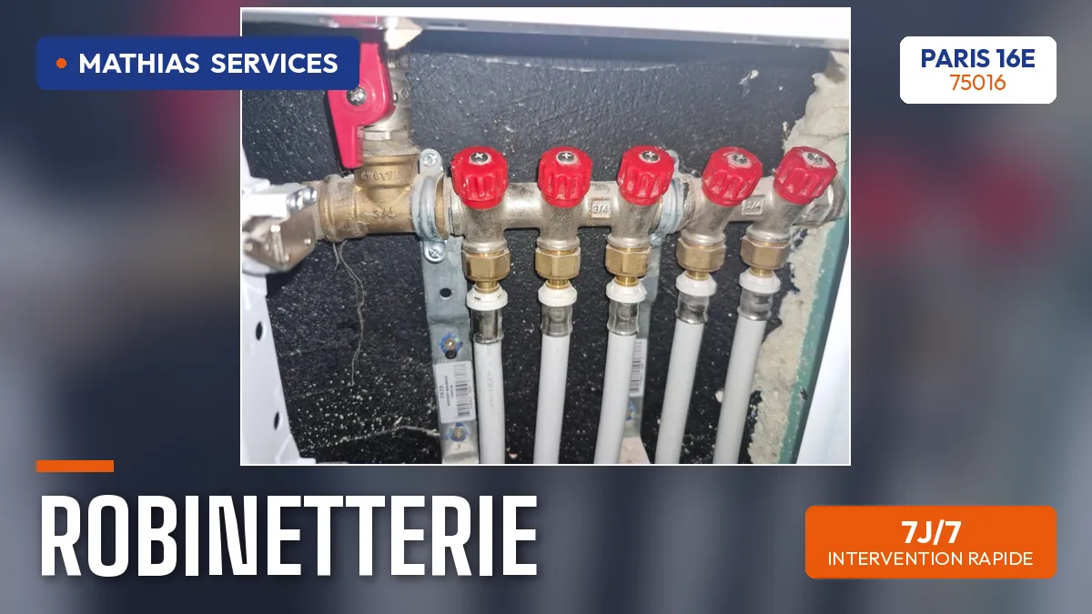 Collecteur multicouche avec vannes d'arrêt intégrées installé lors d'une rénovation de salle de bain — chantier réel Mathias Services